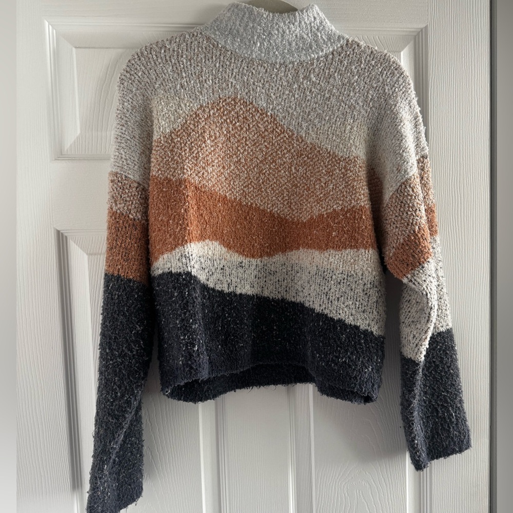 Universal Thread Textured Knit Sweater in Gray and Tan